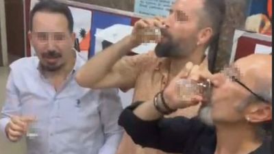 İzmir'de okulda şampanya patlatmışlardı: Öğretmenler görevden alındı