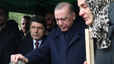 Bolu'da cenaze törenine katılan Cumhurbaşkanı Erdoğan gözyaşlarına boğuldu