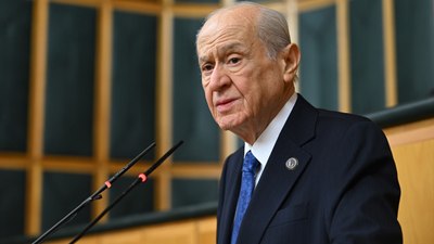 Devlet Bahçeli kürsüde Kartalkaya'yı andı: Gözyaşlarını tutamadı