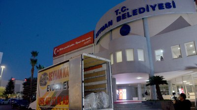 Adana'nın Seyhan Belediyesi'ne haciz şoku