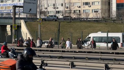 Bahçelievler’de metrobüs arızalandı: Yolcular yolda bekledi