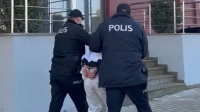 İzmir'de eve girmek için yaşlı kadına ekmek ve süt götüren dolandırıcılar suçüstü yakalandı