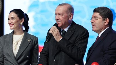 Cumhurbaşkanı Erdoğan, yeni atanan genç hakim ve savcılarla şakalaştı