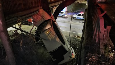 İstanbul'da alkollü sürücü yol ayrımındaki boşluğa düştü