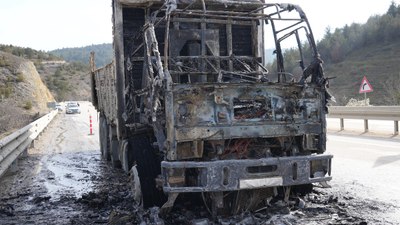 Kastamonu'da kamyon alevlere teslim oldu