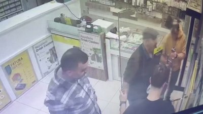 Tokat'ta tamir edilmek istenen cam kapı tuzla buz oldu