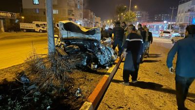 Osmaniye'de otomobilin ağaca çarptığı kazada 1 kişi yaralandı