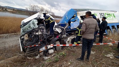 Samsun'da kaza yapan tır sürücüsü öldü