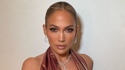 55 yaşındaki Jennifer Lopez'in genç kalma sırrı! Cesur pozları yine hayran bıraktı