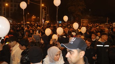 Asrın felaketinin 2'nci yıl dönümü: Kaybedilenler anısına sessiz yürüyüşler düzenlendi