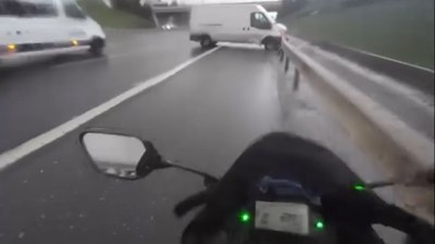 İstanbul'da makas atan sürücüler kaza yaptı