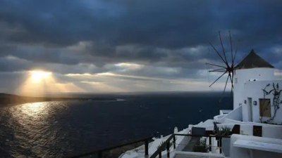 Santorini Adası'nda OHAL ilan edildi