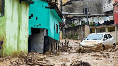 Brezilya'da şiddetli yağışlar sonrası sel ve toprak kaymaları yaşanıyor