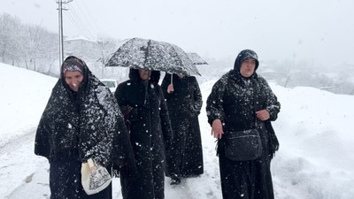 Çocuklar kaydı, kadınlar altın gününe yetişti