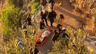 Antalya'da Rus turist, fotoğraf çektirirken falezlerden düşdü