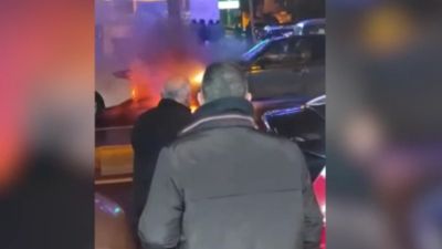 Bağcılar'da park halindeki otomobilde yangın
