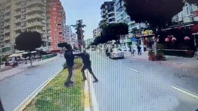 Antalya'da güvenlik görevlisi trafikte tartıştığı otobüs şoförlerini bıçakladı