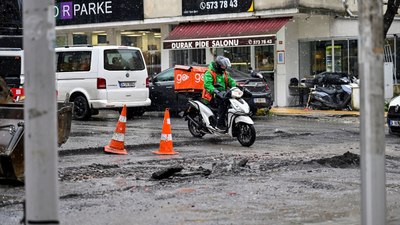 İstanbul'da kanalizasyon çalışması sonrası geciken asfaltlama esnafı mağdur etti