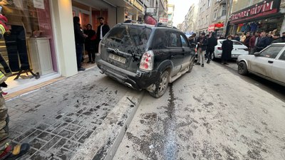 Ankara'da eşiyle tartışan sürücü, yayaya çarptı