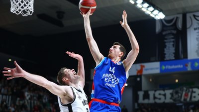 Anadolu Efes'i mağlup eden Beşiktaş yarı finale yükseldi