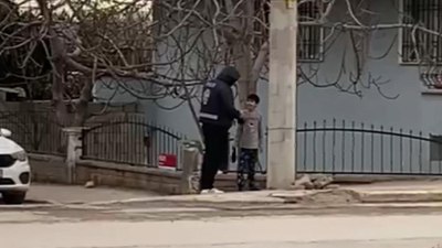 Adıyaman'da görevdeki polise atkı ve bere veren Mustafa'ya sürpriz