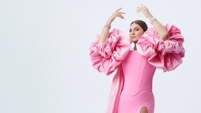 Sibel Can'ın albüm kıyafetleri alay konusu oldu! Fotoğraflara yorum yağdı