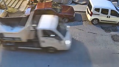 İstanbul Eyüpsultan'da çöp kamyoneti duvara çarptı: 1 yaralı