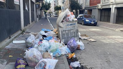 Aydın'da işçiler iş bıraktı, sokaklarda çöp yığınları oluştu