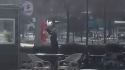 Kahramanmaraş'ta Türk bayrağını kesen kadınla kavga ettiler