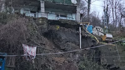 Zonguldak'ta heyelan sonrası 3 ev tahliye edildi