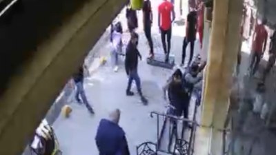 İstanbul'da husumetli olduğu kişilerin saldırısına uğradı