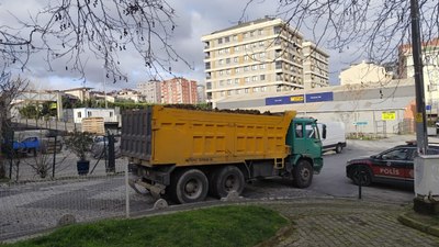 İstanbul'da kaçak döküm yapan hafriyat kamyonu sürücüsüne 647 bin TL ceza