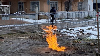 Kocaeli'deki metan gazı kar yağışına rağmen 4 gündür yanıyor