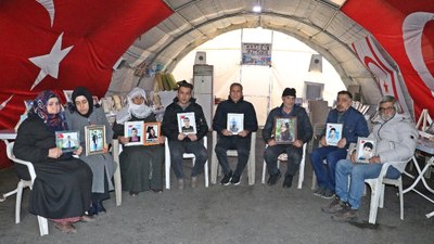 Diyarbakır'daki evlat nöbetinde 2 bininci gün: 60 aile çocuğuna kavuştu