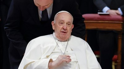 Papa Franciscus'un sağlık durumunun kritik olduğu belirtildi