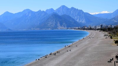 Soğuk hava Antalya'da etkili oldu