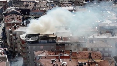 İstanbul'da çatı tadilatı sırasında yangın çıktı