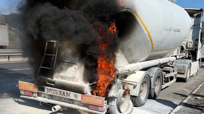 Bilecik'te lastiği bir anda tutuşan tıra anında müdahale