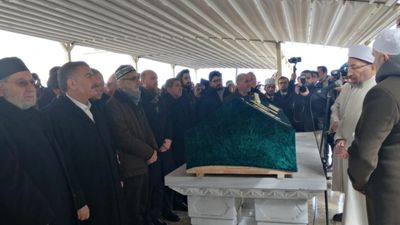 ‘Hattatların Reisi' Hasan Çelebi son yolculuğuna uğurlandı