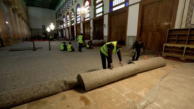 Emevi Camii’nin halıları tamamlandı