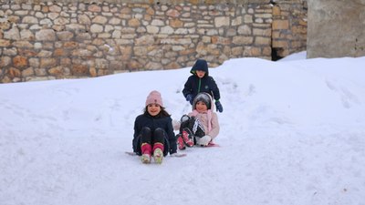 Çok sayıda il ve ilçede kar nedeniyle okullar tatil edildi