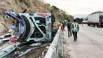 Tayland'da otobüs devrildi: 18 ölü, 31 yaralı