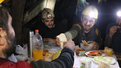 Zonguldak'ta maden işçileri ilk sahurlarına niyetlendi