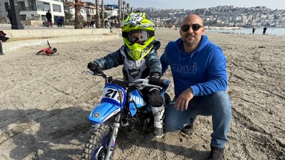 İstanbul'da motocross tutkunu 3 buçuk yaşındaki çocuk izleyenleri hayran bırakıyor