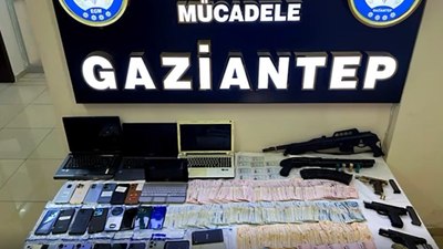 Gaziantep’te örgütlü olarak dolandırıcılık yaptığı belirlenen 39 şüpheli yakalandı