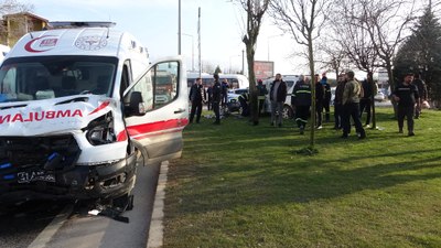 Kocaeli'de yaralı hamile kadını taşıyan ambulans kaza yaptı: 5 yaralı