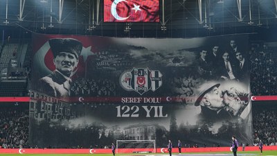 Beşiktaş tribünlerinden 122. yıl koreografisi