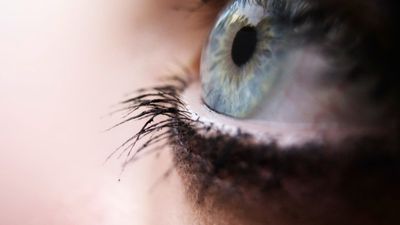 Gözleriniz sık sık dalıyorsa dikkat; Sebebi o hastalık çıkabilir...