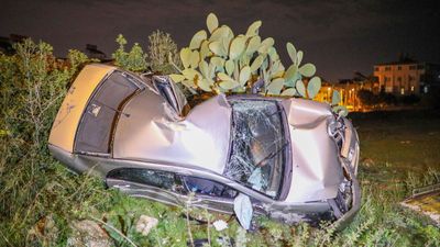 Antalya'da otomobili metrelerce sürüklenen polis memuru öldü