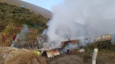 Hatay'da kontrolden çıkan tır seyyar satıcıyı ezdi